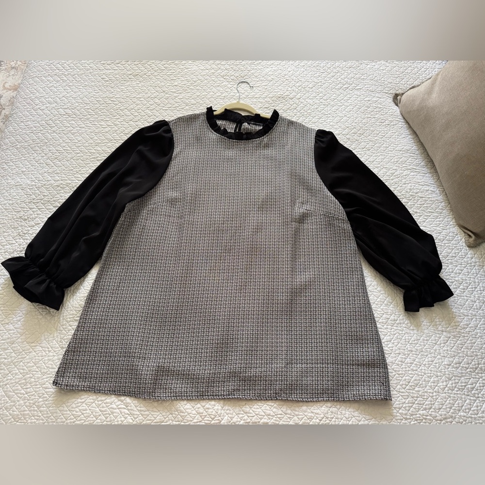 BloomChic Gray and Black Blouse